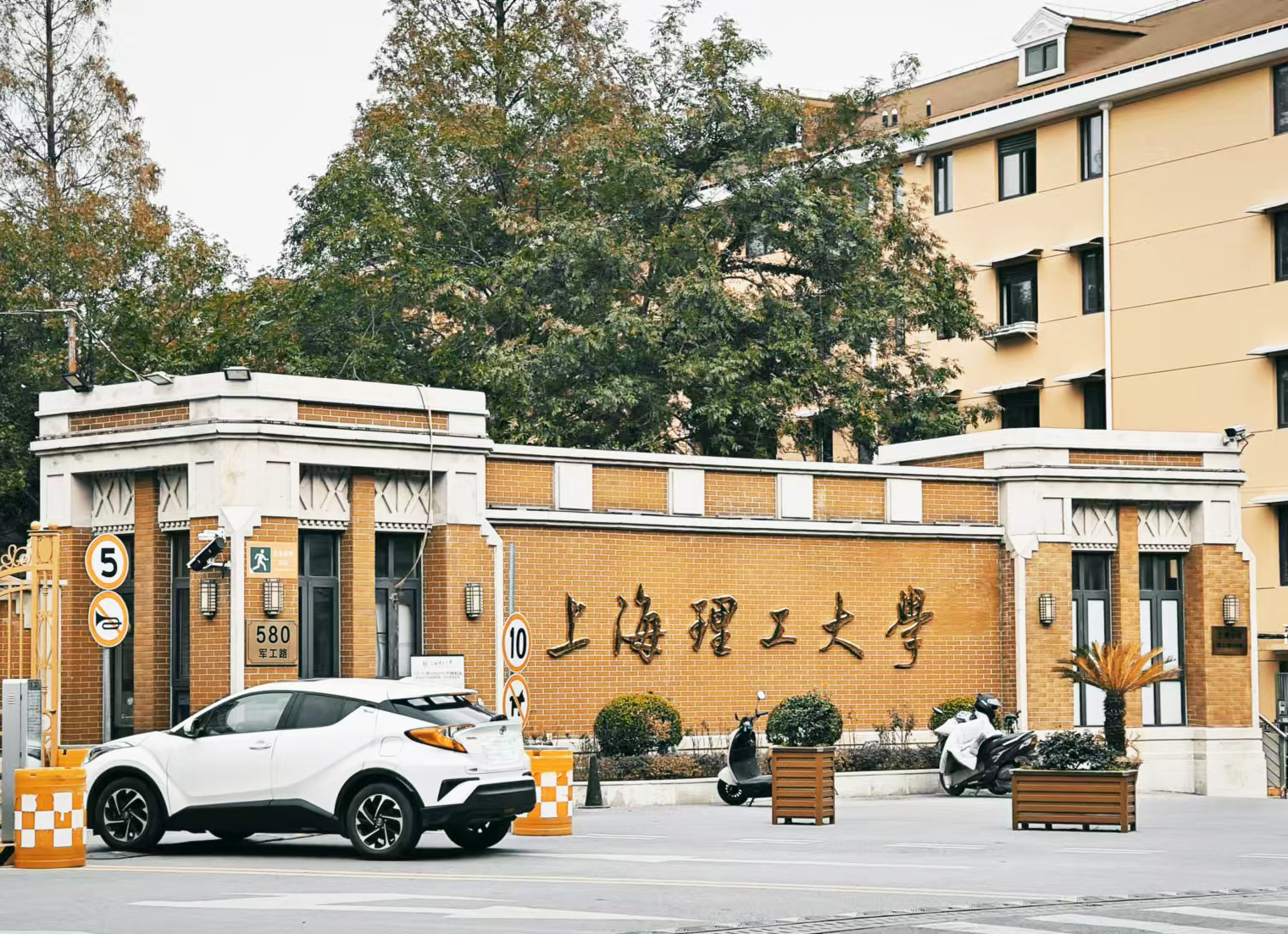 探索材料的無限可能:上海理工大學(xué)引入南京大展的導(dǎo)熱系數(shù)測定儀